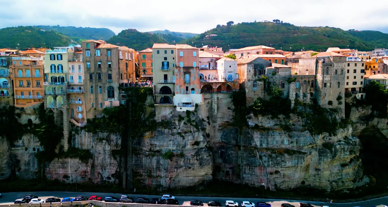 Una data (simbolica) di fondazione per Tropea: la proposta verso il Consiglio comunale tra archeologia, storia e mito\n\u00A0\n