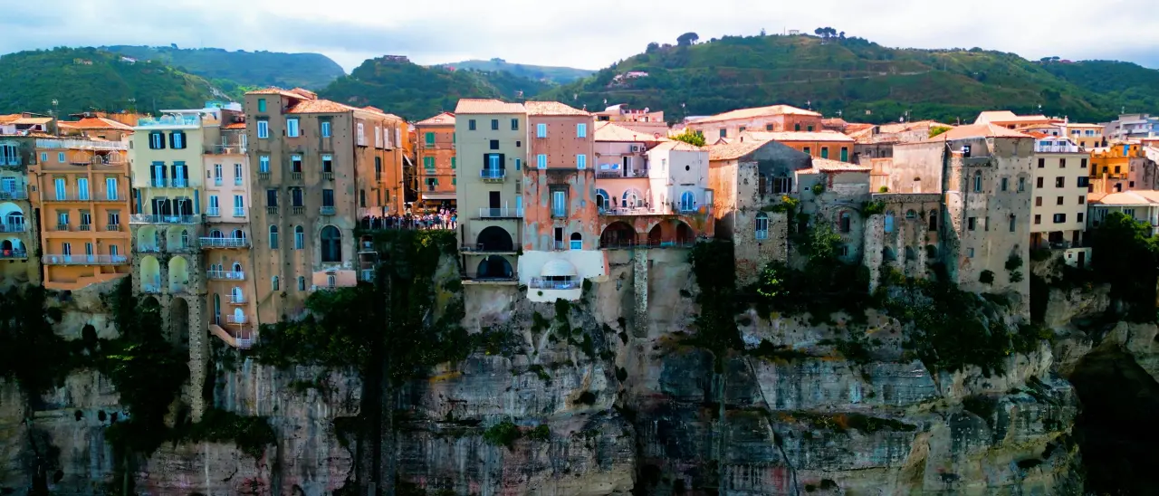 Una data (simbolica) di fondazione per Tropea: la proposta verso il Consiglio comunale tra archeologia, storia e mito\n\u00A0\n