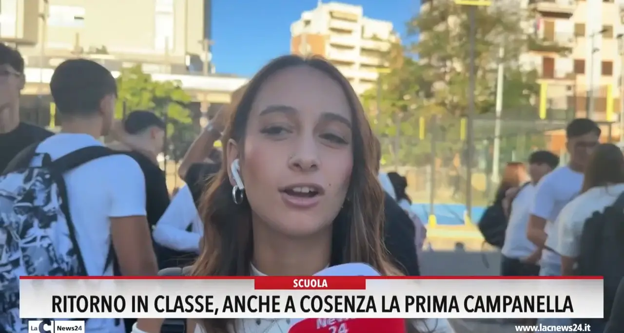Ritorno in classe, anche a Cosenza la prima campanella