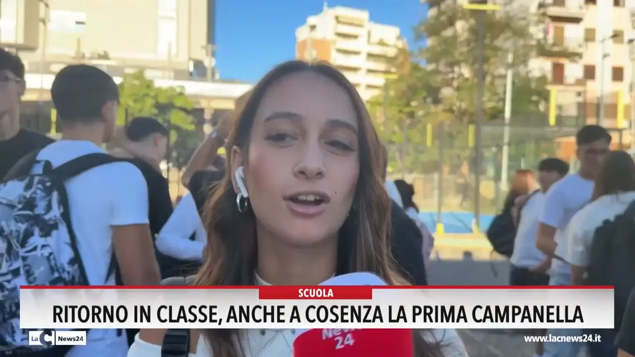 Ritorno in classe, anche a Cosenza la prima campanella