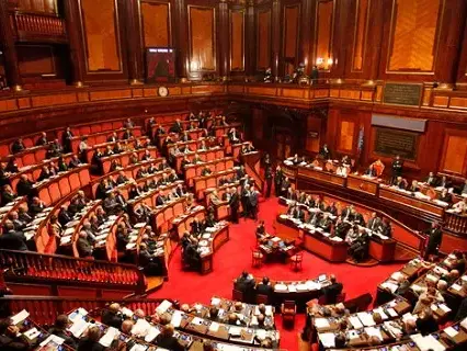 Legge elettorale, via libera del Senato: ora il testo torna alla Camera. Le opposizioni protestano in Aula