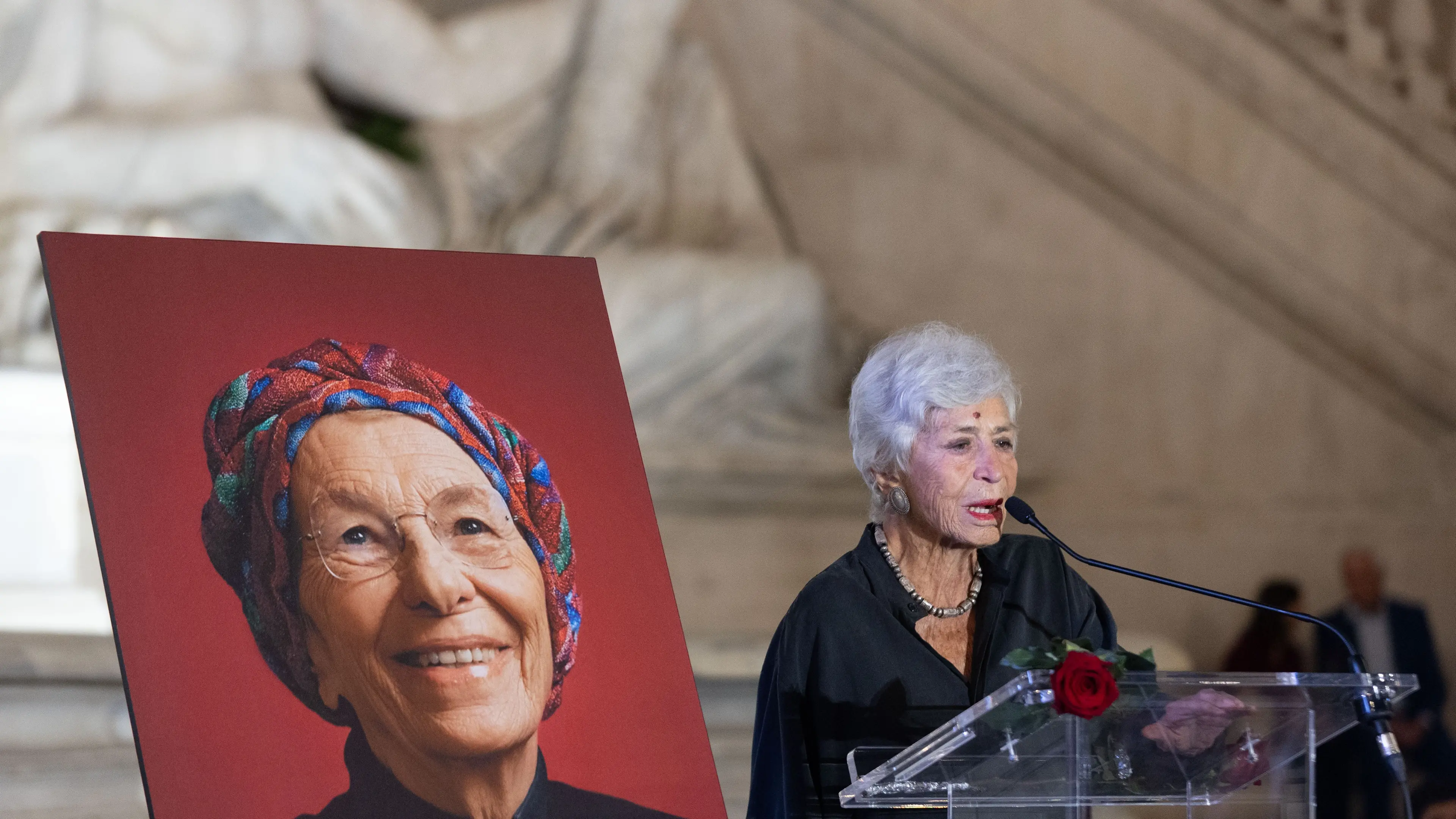 <p>Luciana Castellina durante la Veglia Civile per Emma Bonino a Piazza del Campidoglio a Roma</p>\\n