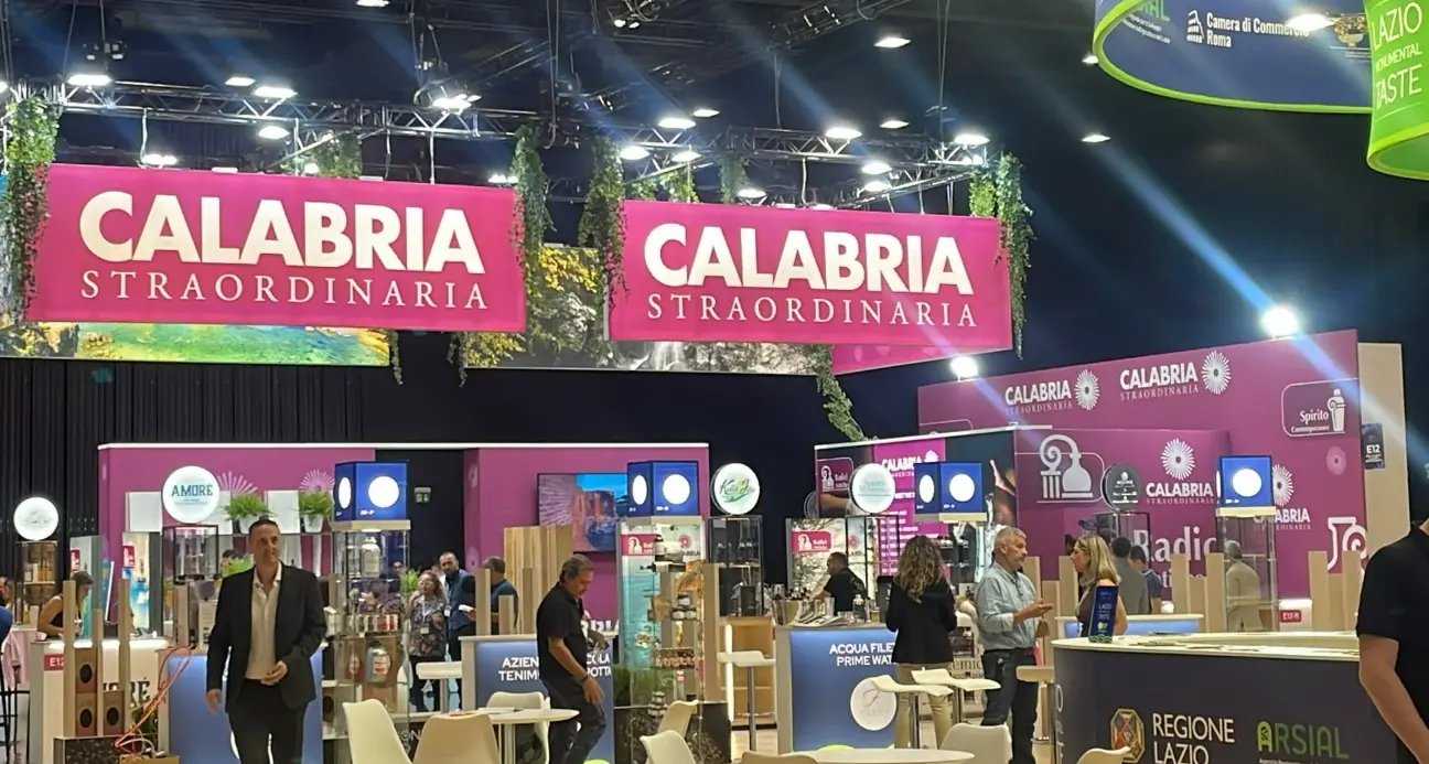 La Calabria porta 17 aziende al Roma Bar Show: amari e liquori locali protagonisti della mixology italiana\n