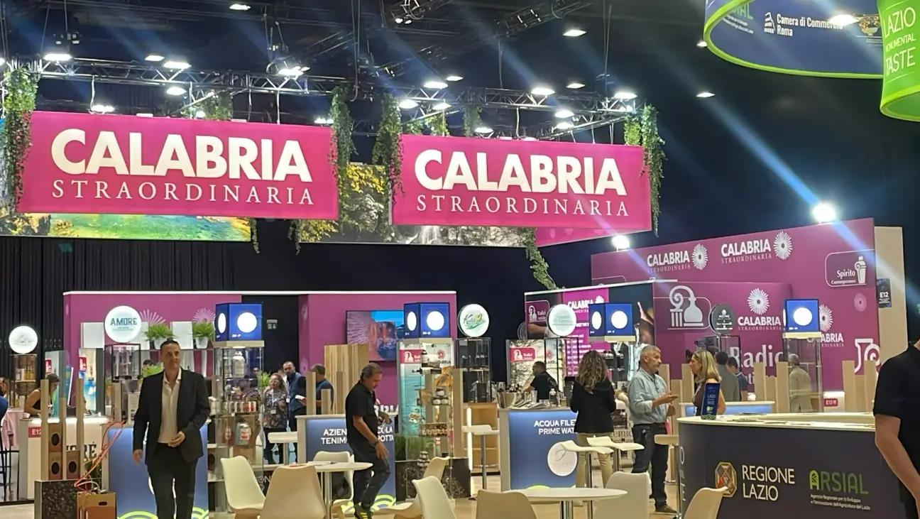 La Calabria porta 17 aziende al Roma Bar Show: amari e liquori locali protagonisti della mixology italiana\n