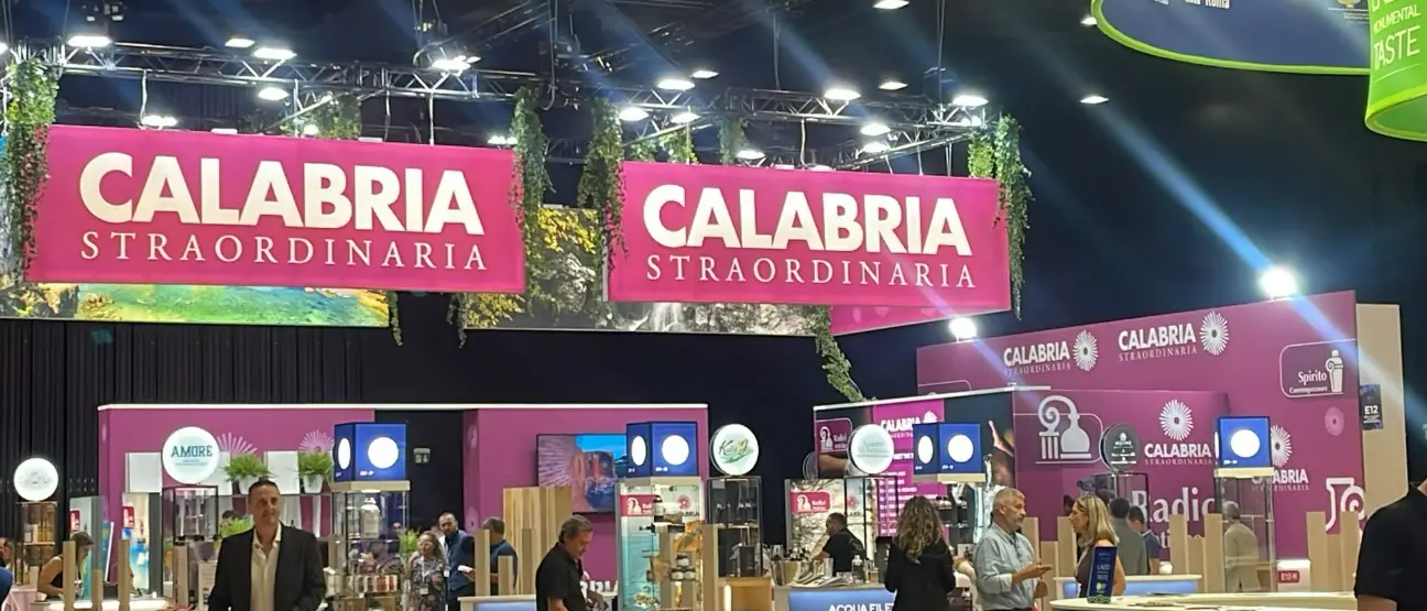 La Calabria porta 17 aziende al Roma Bar Show: amari e liquori locali protagonisti della mixology italiana\n