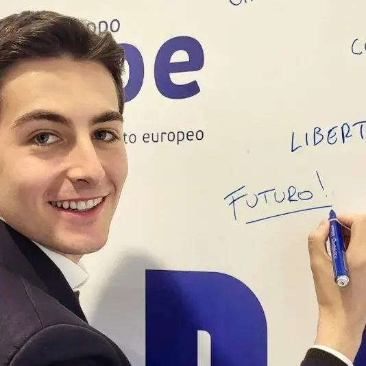 Il futuro di Forza Italia ha un solo nome: quello di Simone Leoni\n\n\n