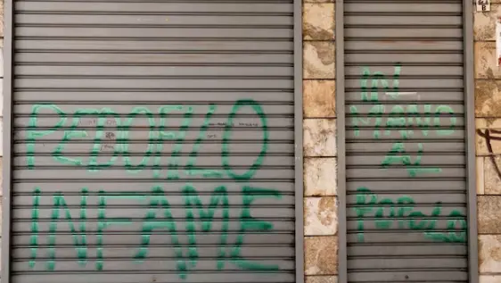Abusi su una 13enne nel mini-market, il Riesame dispone il carcere per il 42enne\n