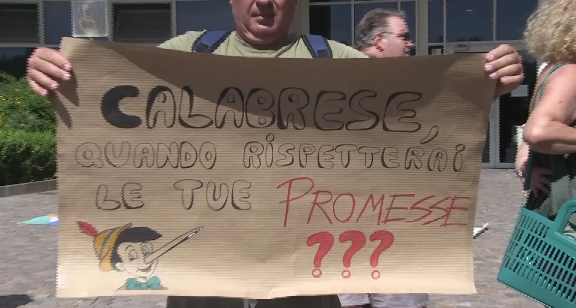 I tirocinanti sociali tornano alla carica: oggi alla Cittadella ma minacciano di bloccare Lamezia