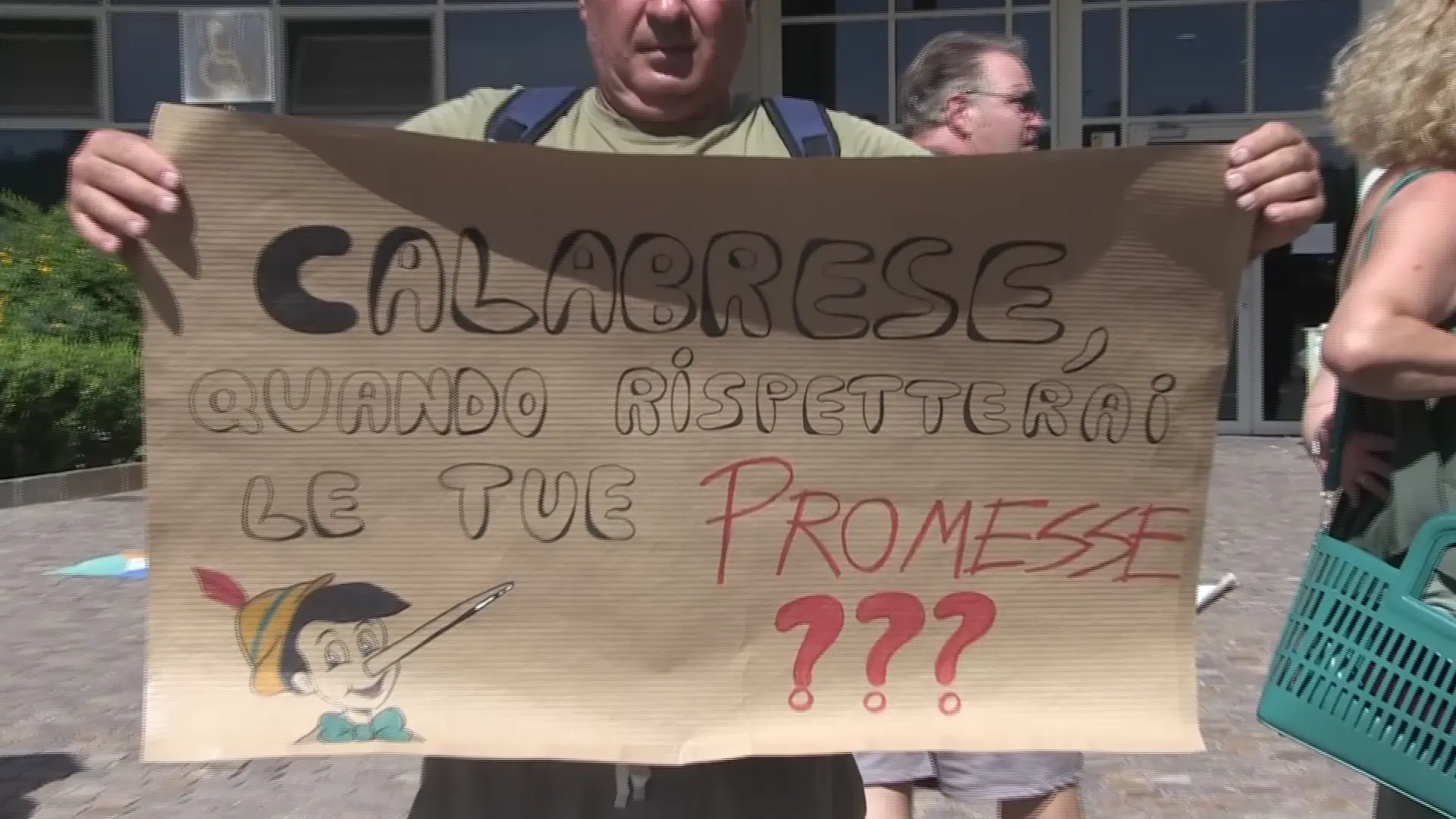 I tirocinanti sociali tornano alla carica: oggi alla Cittadella, ma minacciano di bloccare Lamezia