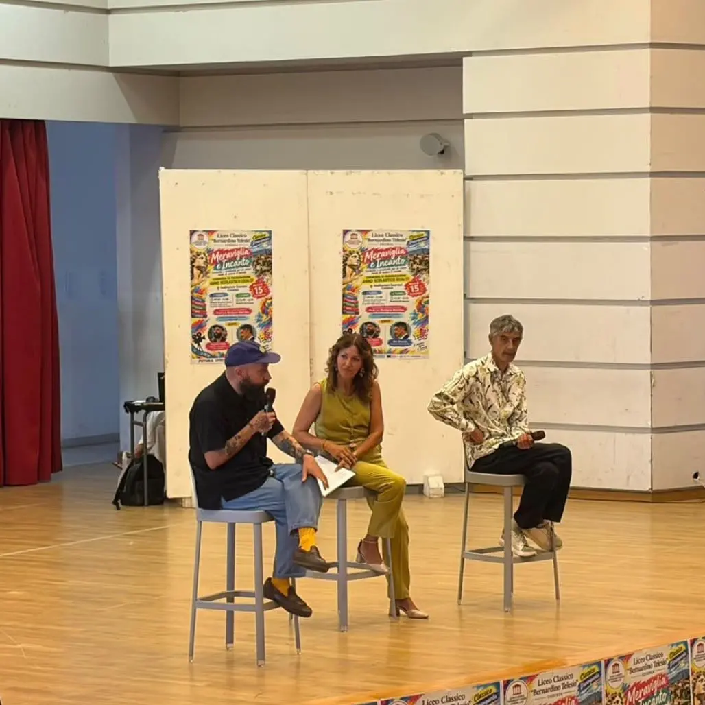 Al Telesio l’anno scolastico riparte da “Meraviglia e Incanto”: Mazzotta e Triglia incontrano gli studenti –\u00A0VIDEO\n