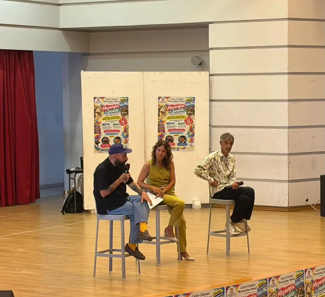 Al Telesio l’anno scolastico riparte da “Meraviglia e Incanto”: Mazzotta e Triglia incontrano gli studenti –\u00A0VIDEO\n