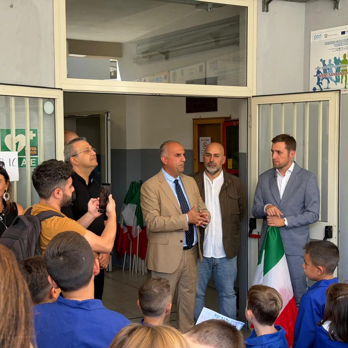 Primo giorno di scuola a Catanzaro, il benvenuto della città agli studenti delle prime classi\n