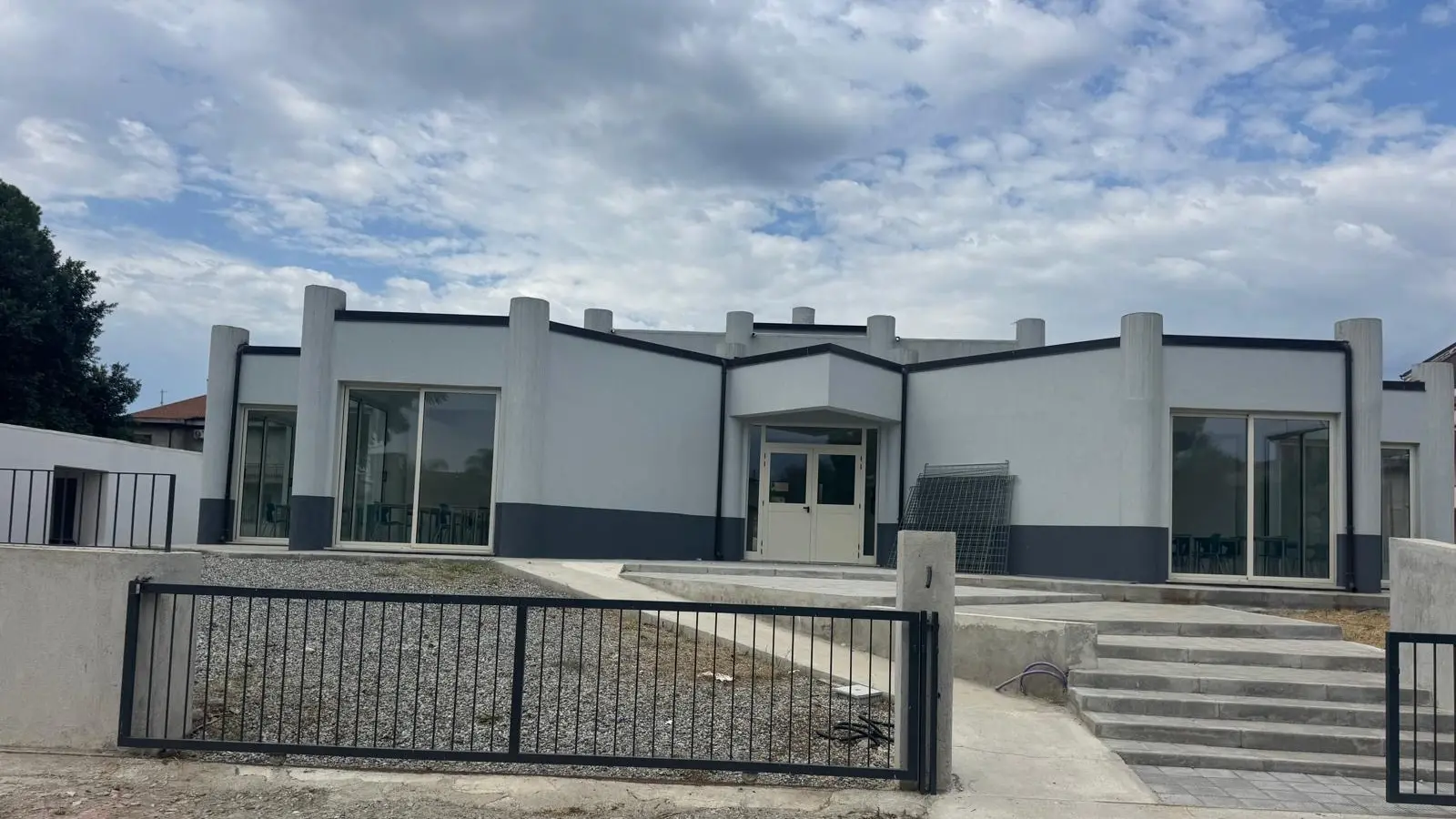 Africo, dopo oltre 30 anni di chiusura, l'edificio scolastico di via F.lli Bandiera torna a vivere\n