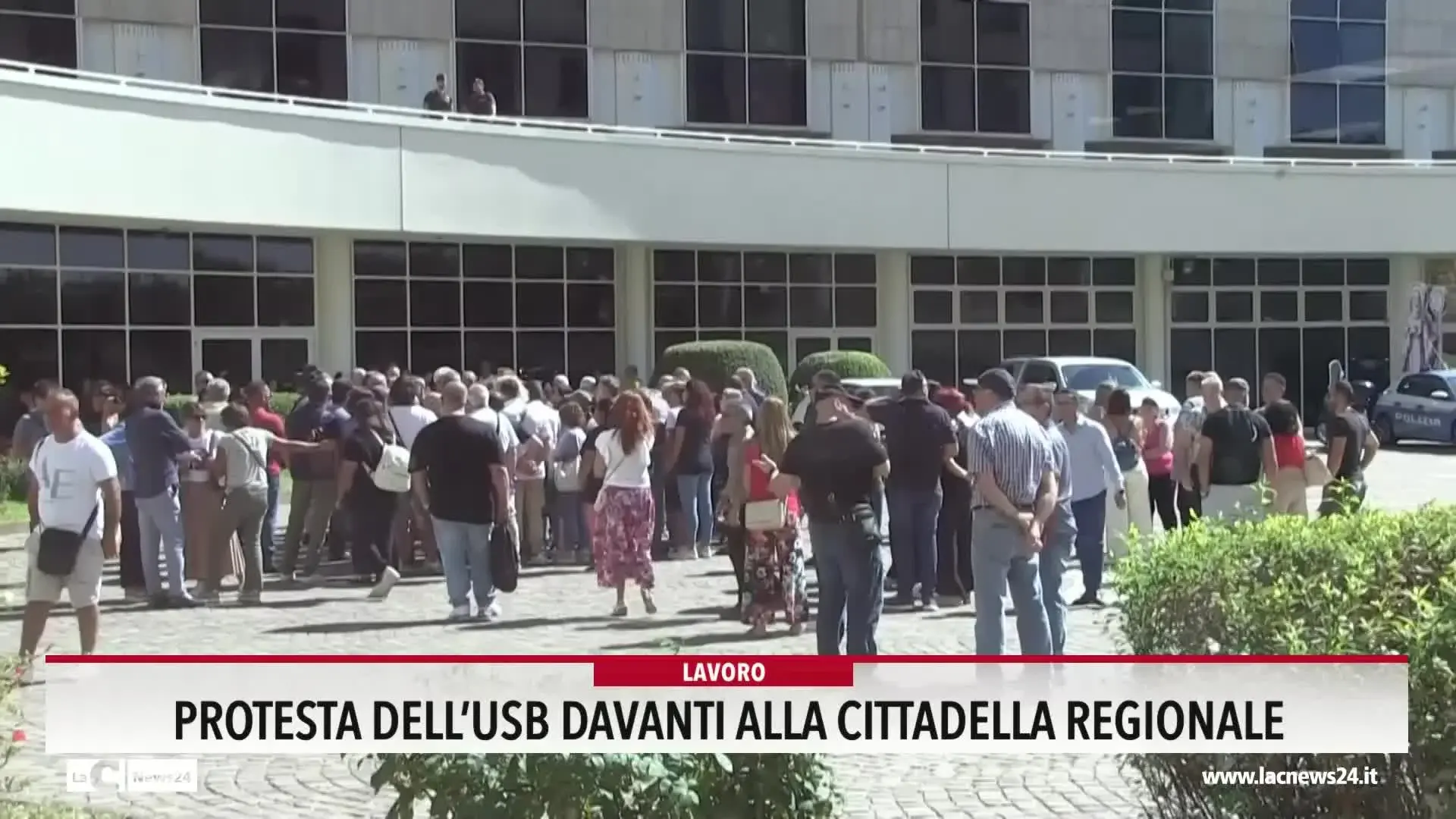 Protesta dell'USB davanti alla Cittadella regionale