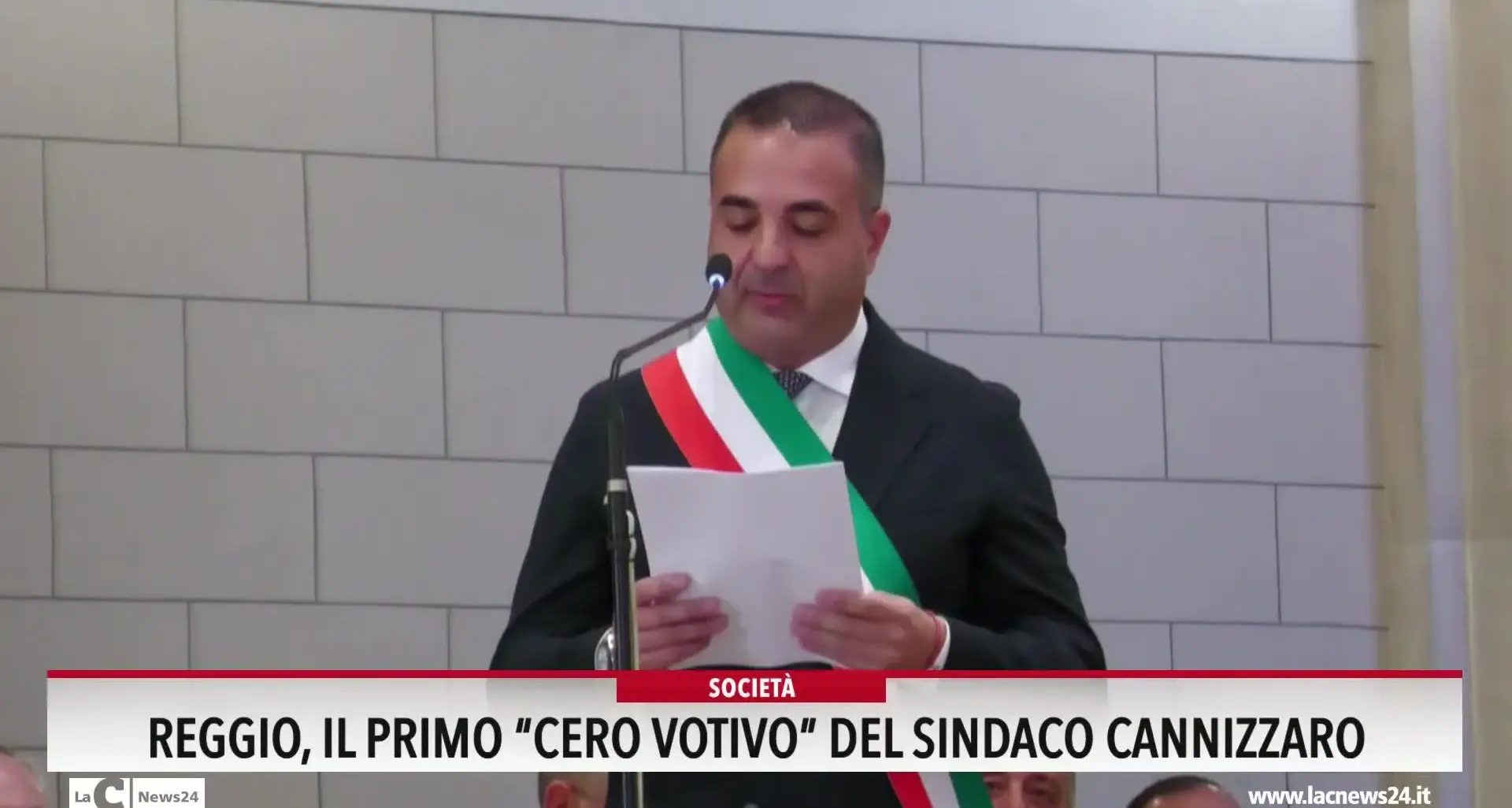 Reggio, il primo cero votivo del sindaco Cannizzaro