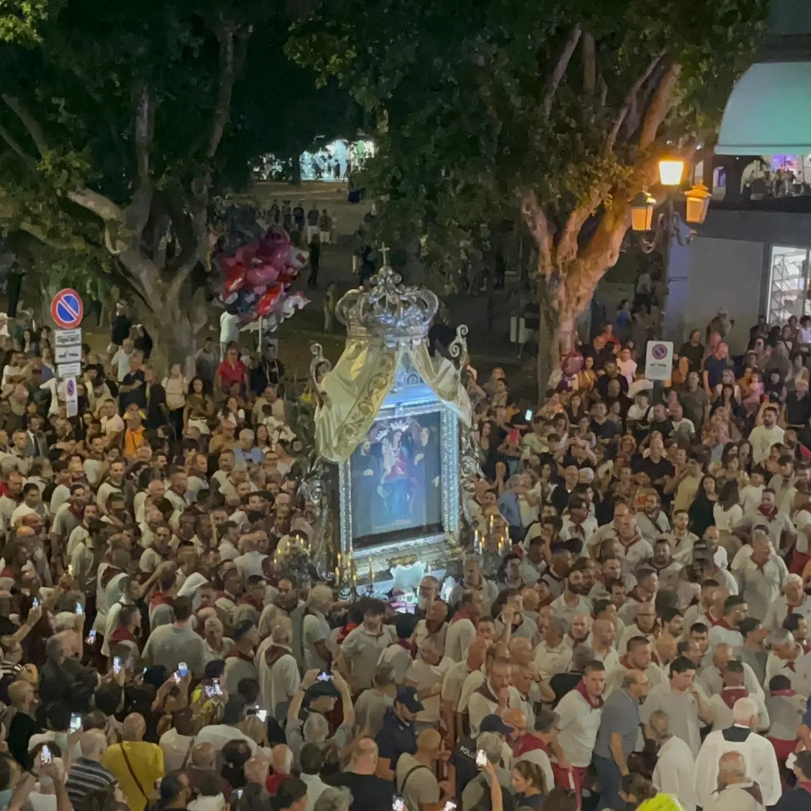 Reggio, la Madonna della Consolazione\u00A0torna\u00A0in mezzo al\u00A0suo popolo\u00A0devoto e benedice la Città\n