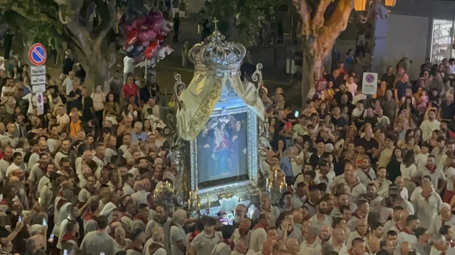 Reggio, la Madonna della Consolazione\u00A0torna\u00A0in mezzo al\u00A0suo popolo\u00A0devoto e benedice la Città\n