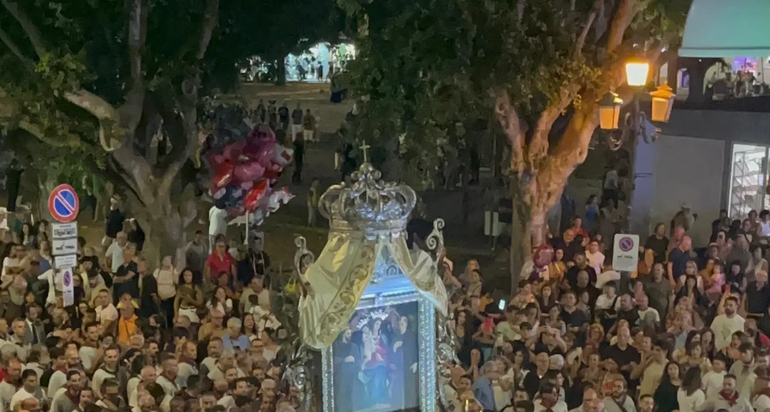 Reggio, la Madonna della Consolazione\u00A0torna\u00A0in mezzo al\u00A0suo popolo\u00A0devoto e benedice la Città\n