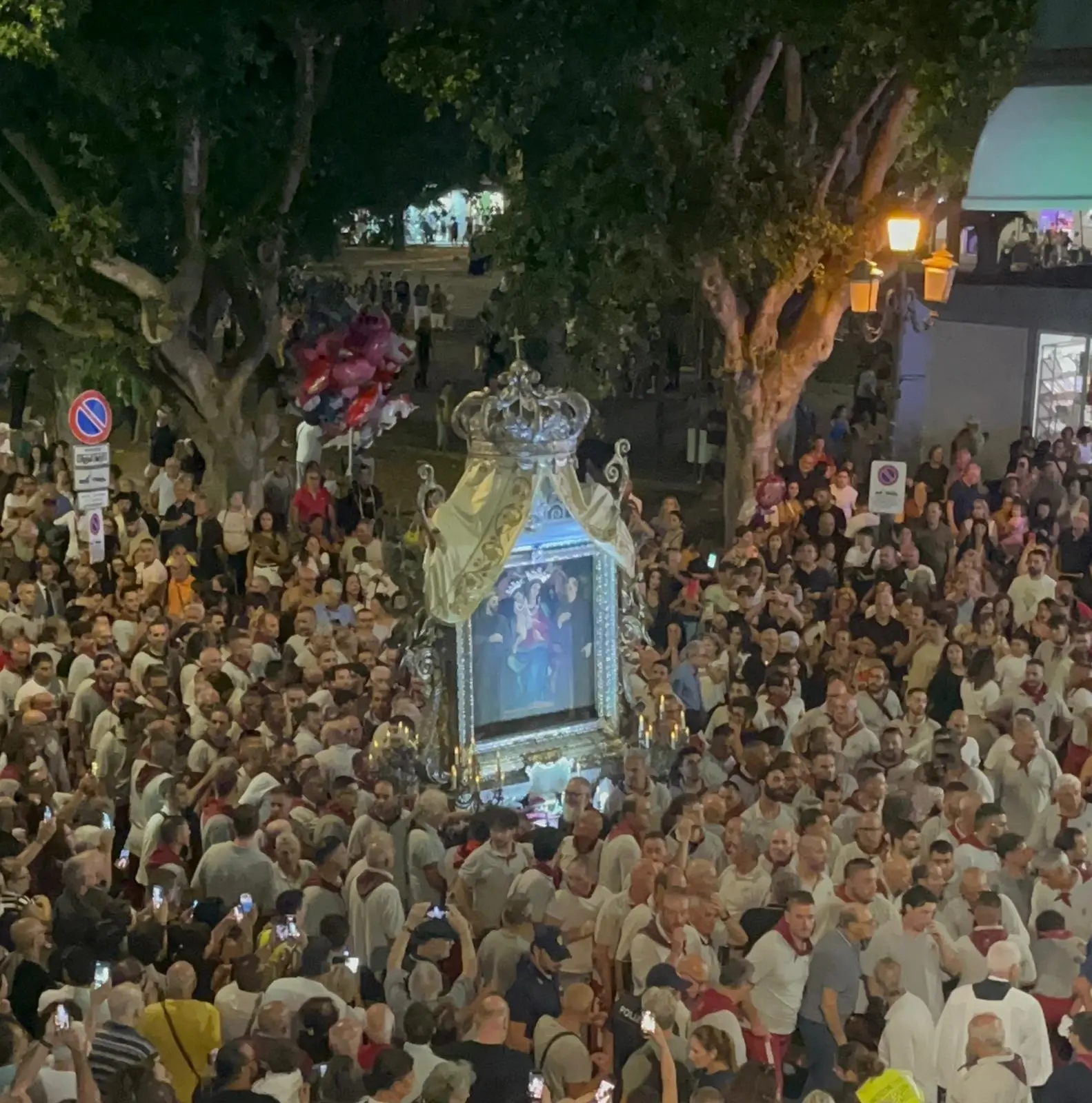Reggio, la Madonna della Consolazione\u00A0torna\u00A0in mezzo al\u00A0suo popolo\u00A0devoto e benedice la Città\n