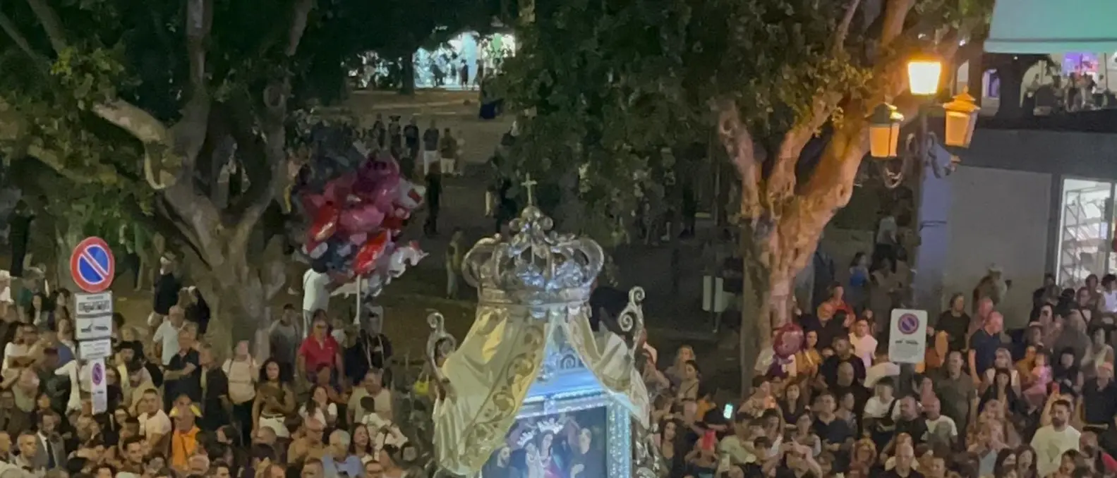 Reggio, la Madonna della Consolazione\u00A0torna\u00A0in mezzo al\u00A0suo popolo\u00A0devoto e benedice la Città\n
