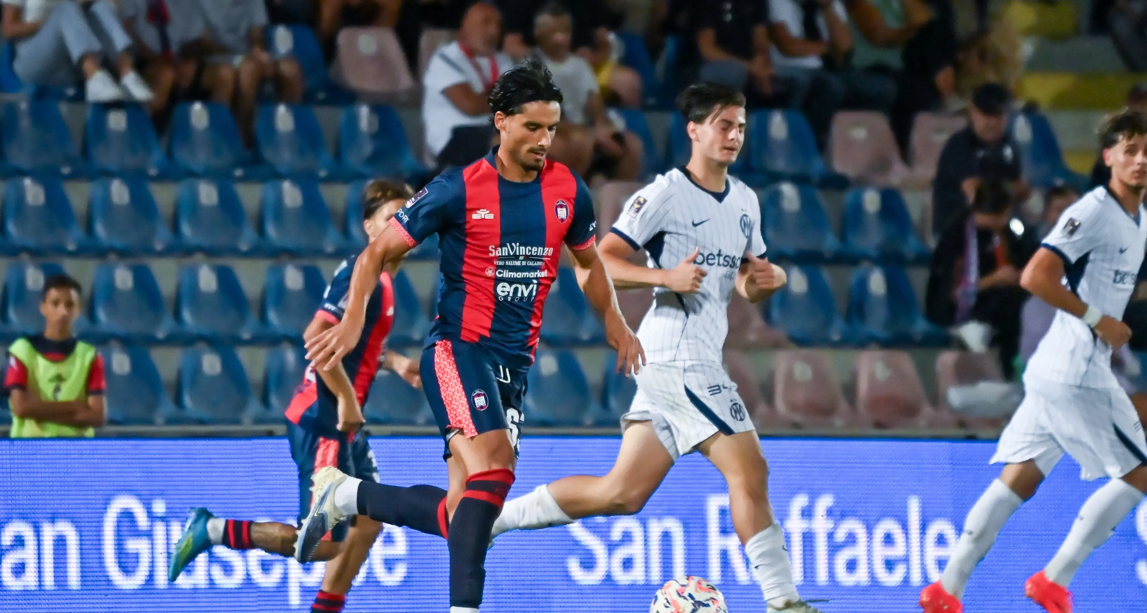<p>Un altro <span style=\"color:hsl(0, 75%, 60%);\">passo falso per il Crotone</span>: l’Inter U23 vince 2-0 allo Scida</p>