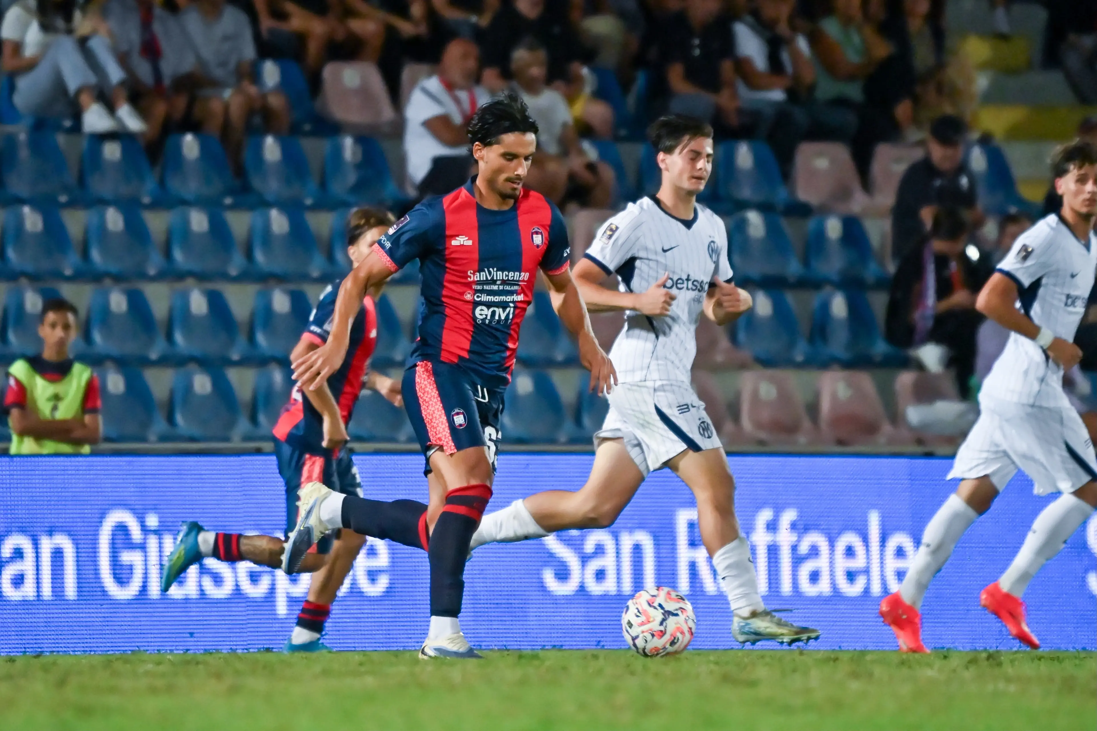 Un altro passo falso per il Crotone: l’Inter U23 vince 2-0 allo Scida\n