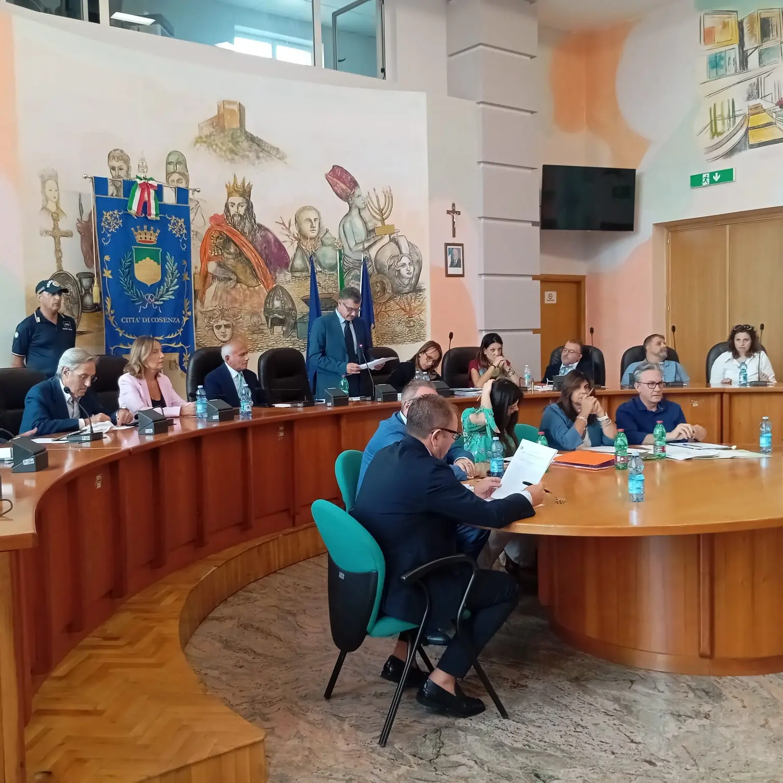 Cosenza, il Consiglio approva quote Sorical e modifica la Tari: sbloccata anche la bretella\n