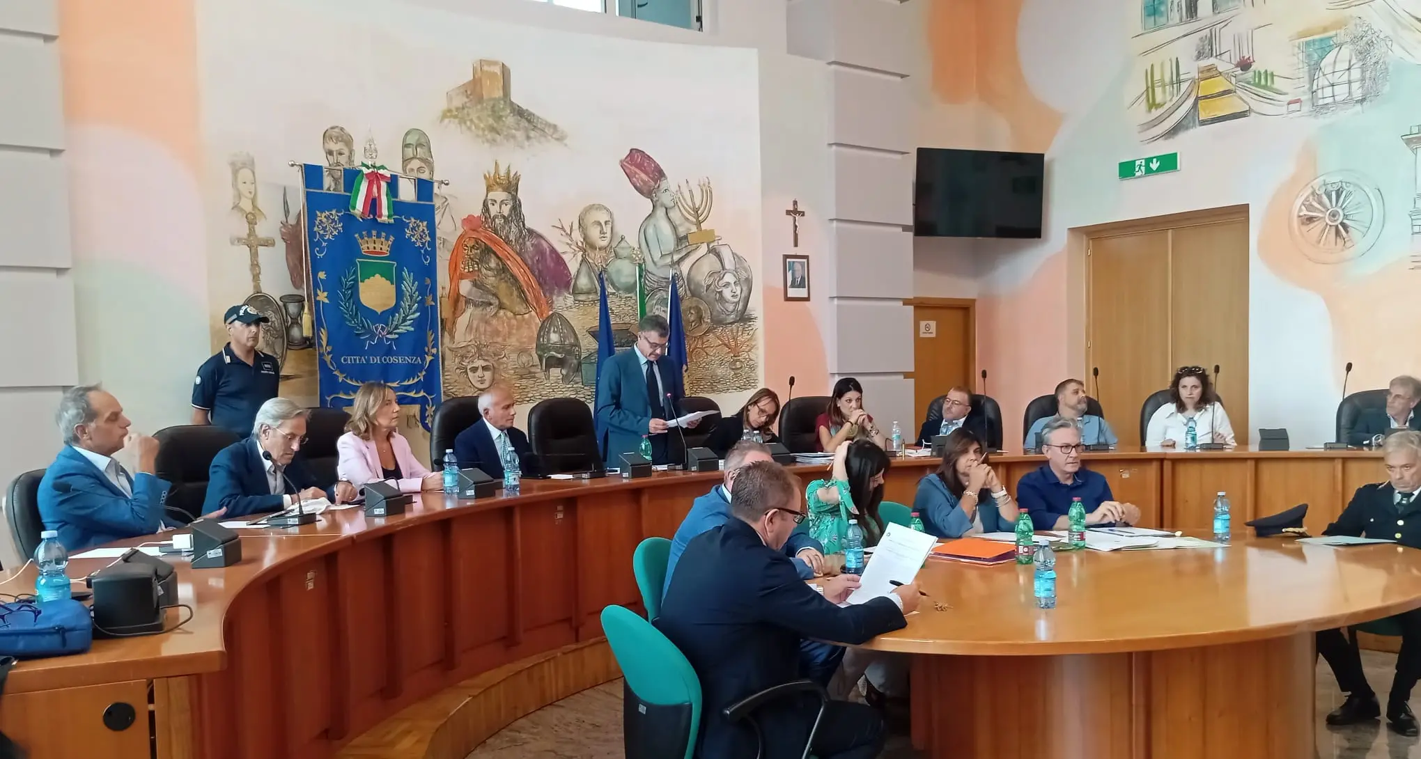 Cosenza, il Consiglio approva quote Sorical e modifica la Tari: sbloccata anche la bretella\n
