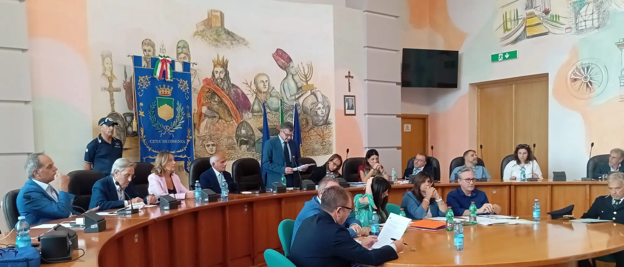 Cosenza, il Consiglio approva quote Sorical e modifica la Tari: sbloccata anche la bretella\n