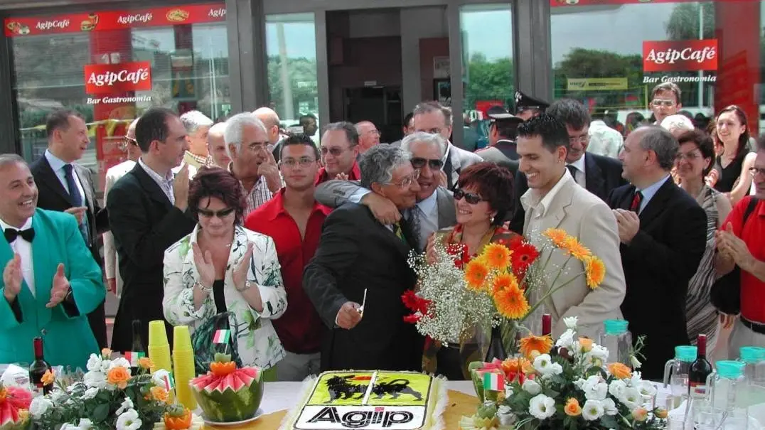 <p>Le promesse e la realtà di un imprenditore che ha investito su Viale Isonzo: <span style=\"color:hsl(0, 75%, 60%);\">la gioia (2002) diventata rabbia</span></p>
