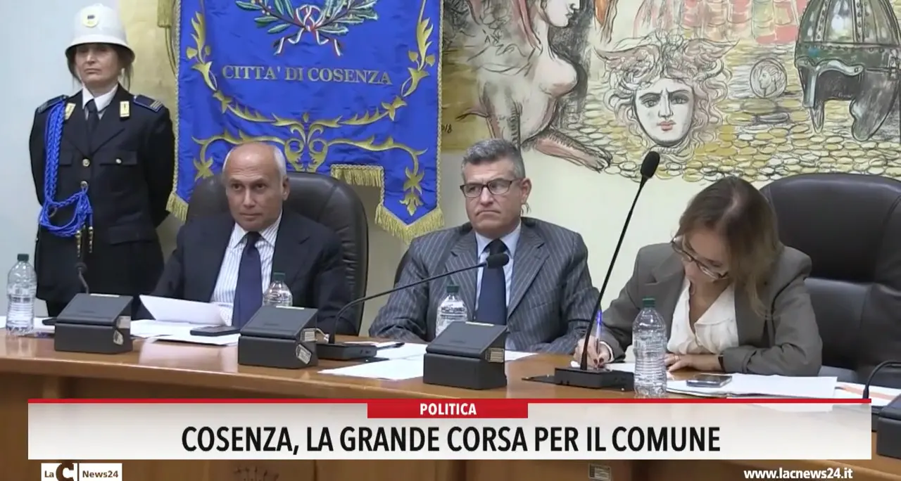 Cosenza, la grande corsa per il Comune
