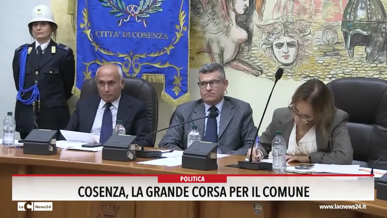 Cosenza, la grande corsa per il Comune