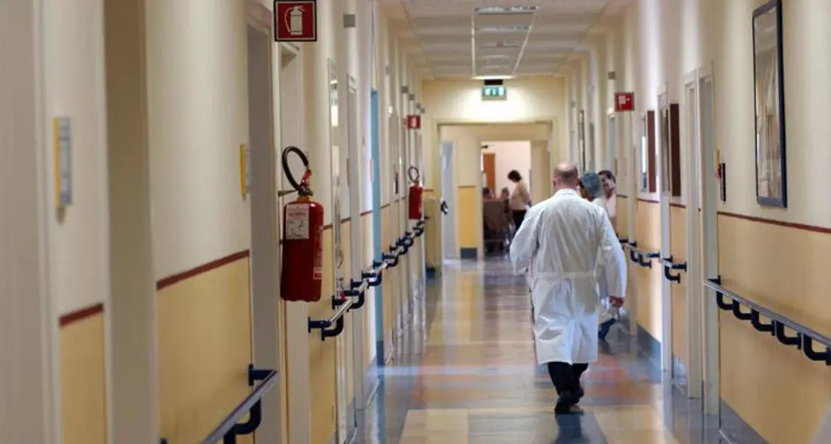 Da Milano a Briatico ogni estate, poi il malore della madre 88enne: «Allo Jazzolino cure eccellenti e tanta umanità. Grazie»\n