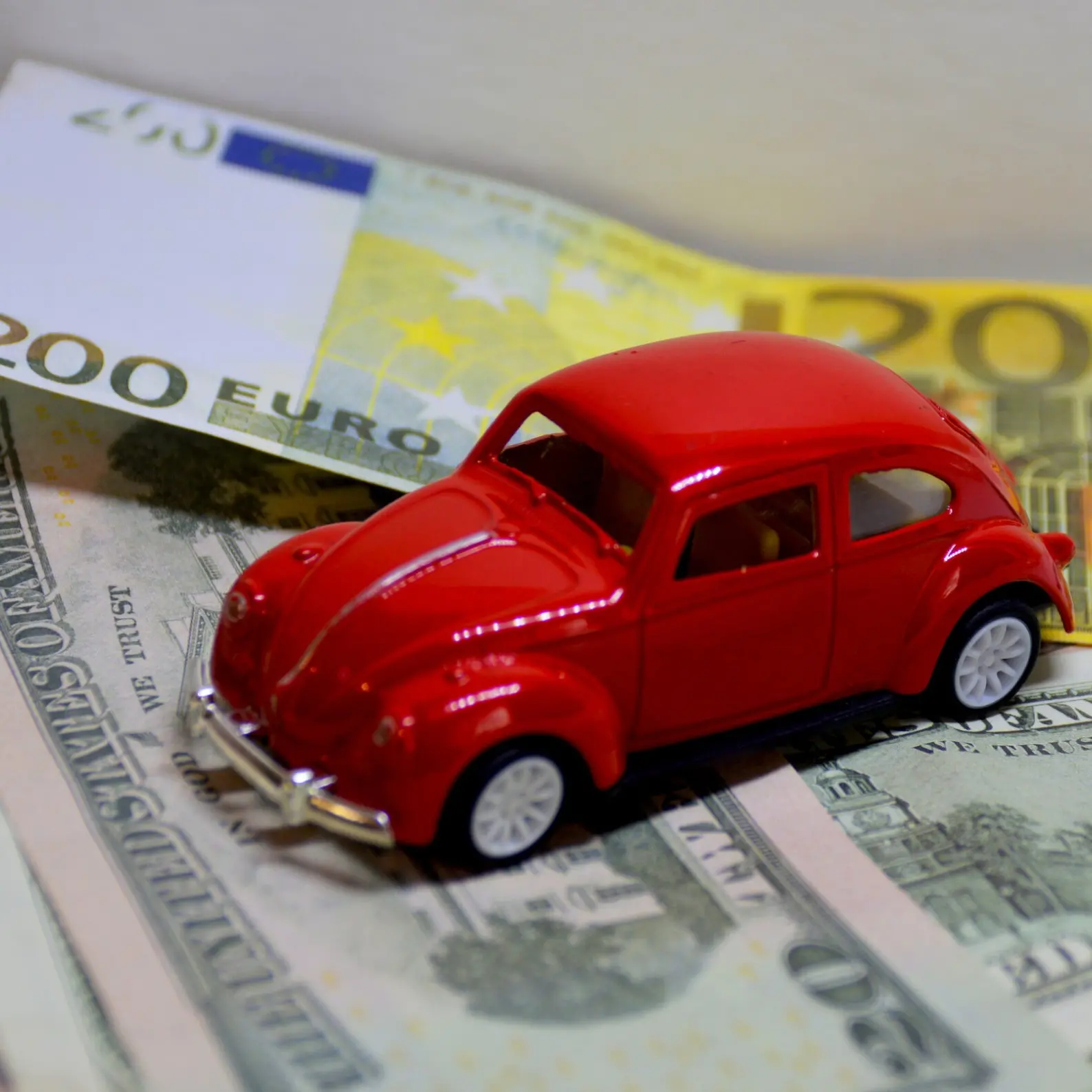 Addio al bollo per auto e moto,\u00A0Meloni: «Cancelliamo una delle tasse più odiate dagli italiani»\n