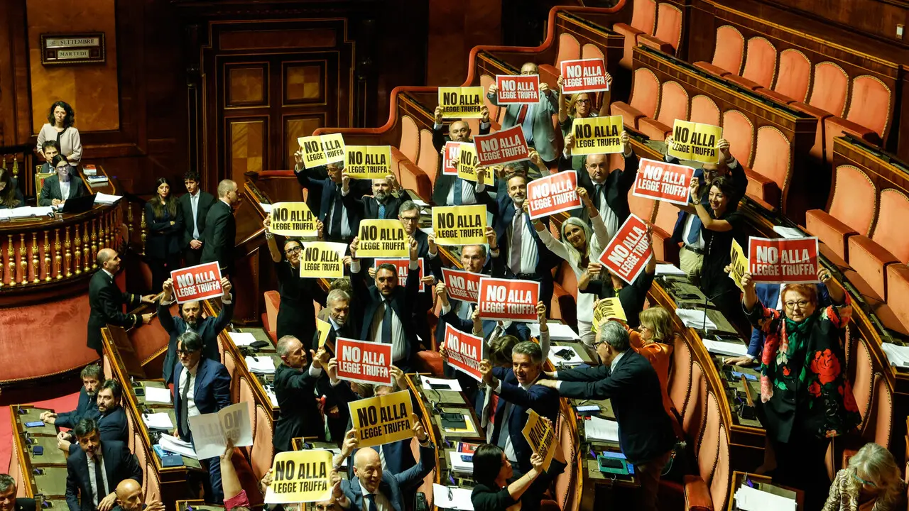 Dal 50% del 1953 al 42% di oggi: così cambia il premio di maggioranza, il confronto tra\u00A0due “leggi truffa”