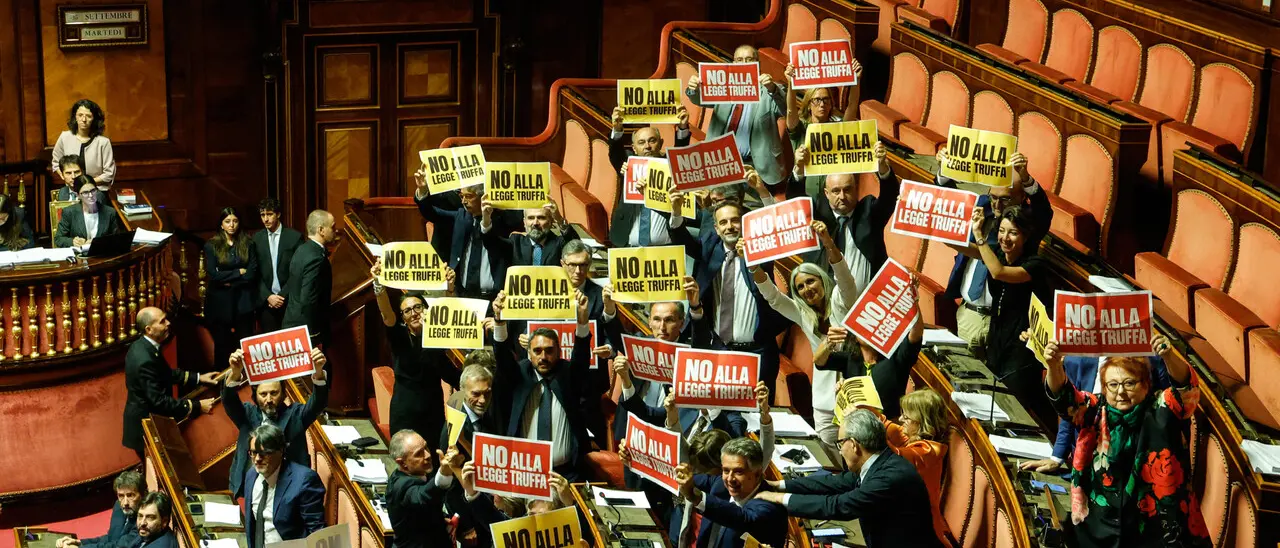 Dal 50% del 1953 al 42% di oggi: così cambia il premio di maggioranza, il confronto tra\u00A0due “leggi truffa”