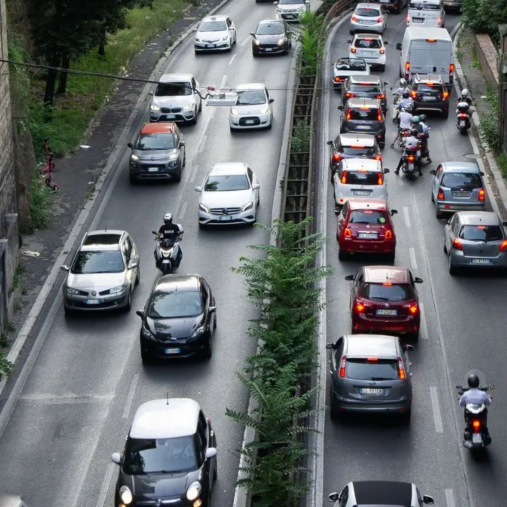 Stop al bollo auto e moto (nel 2027): il Governo azzera la tassa sui veicoli fino a 80 kW: ecco quali sono\n