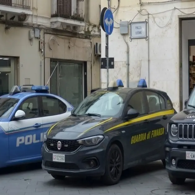Crotone, blitz nei negozi e commercio ambulante: multe per 17mila euro\n