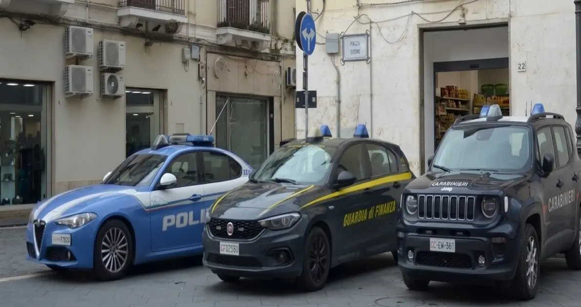 Crotone, blitz nei negozi e commercio ambulante: multe per 17mila euro\n