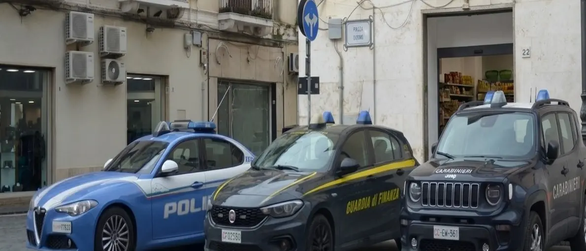 Crotone, blitz nei negozi e commercio ambulante: multe per 17mila euro\n