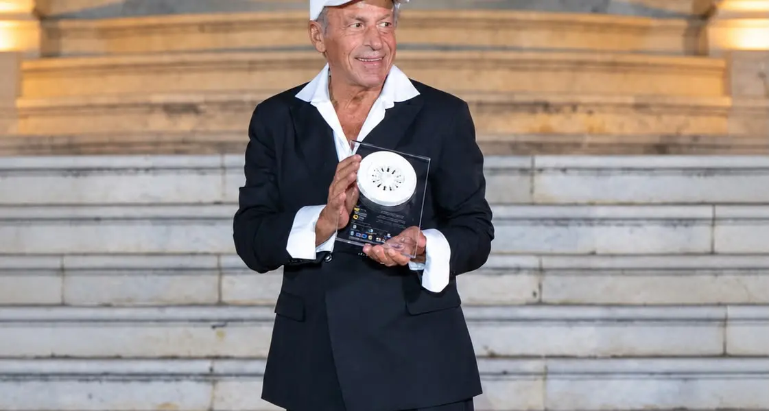 Claudio Greco porta a Milano la primavera-estate 2027: una collezione contro la violenza sulle donne\n