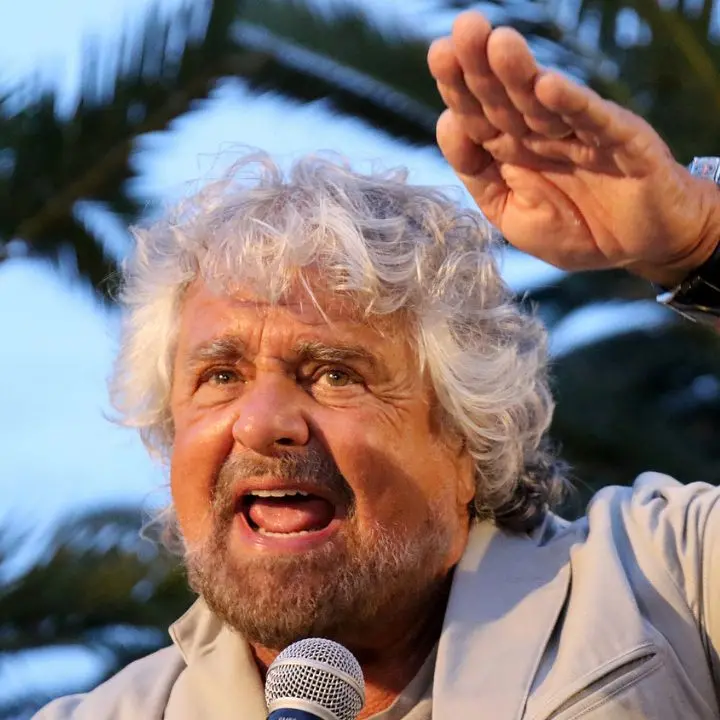 Beppe Grillo pensa a un nuovo partito: sondaggi tra gli ex M5S e il nodo del simbolo nella sfida a Conte\n