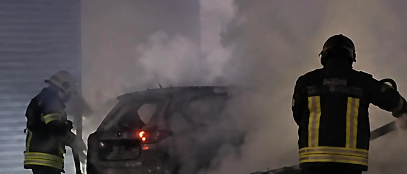 Corigliano-Rossano, incendio nella notte nell’area dello\u00A0Scalo distrugge due auto:\u00A0non si esclude la pista dolosa\n