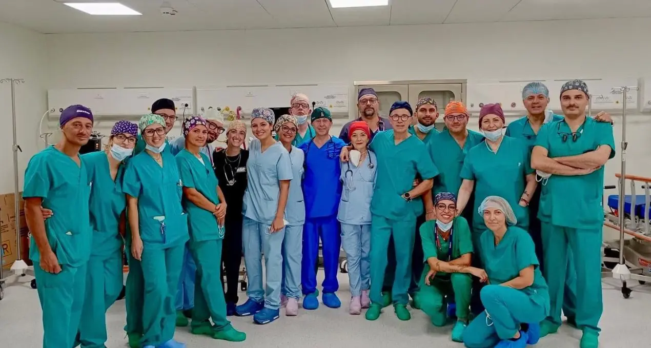 Marco Valente, il medico rock della Cardiochirurgia a Cosenza: «Momento storico, i pazienti possono curarsi in Calabria»\n