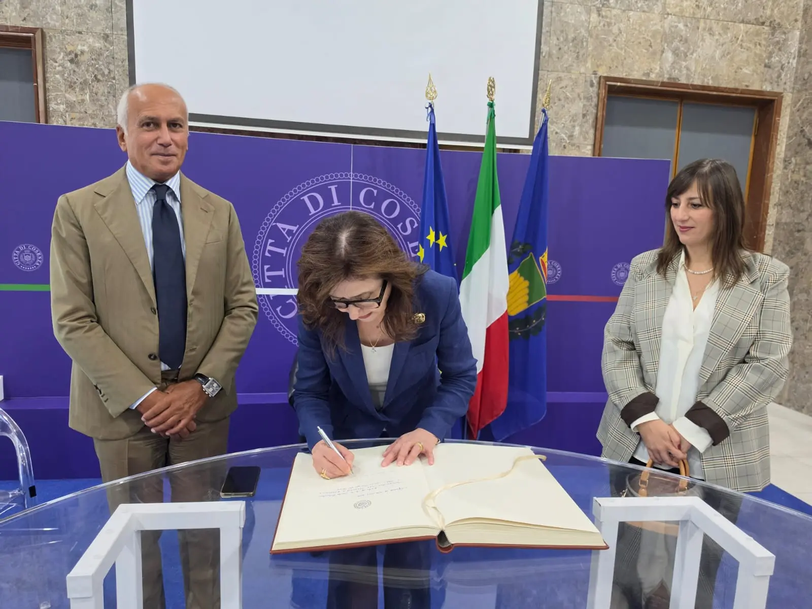 Si rinsalda il rapporto tra Cosenza e l’Albania: l’ambasciatrice Anila Bitri Lani ricevuta a Palazzo dei Bruzi