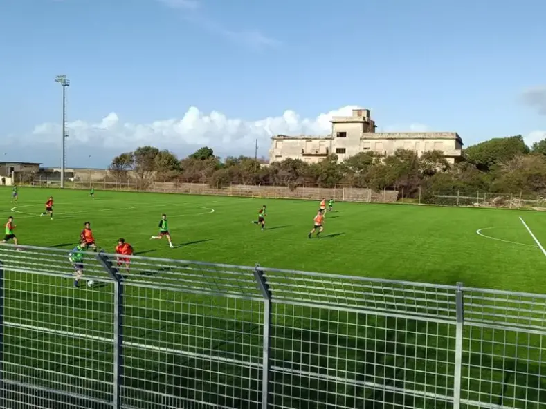 Pizzo, il Comune interviene sulla diatriba che riguarda lo stadio Tucci: «Bene pubblico, niente privilegi». E prepara una nuova gara per la gestione