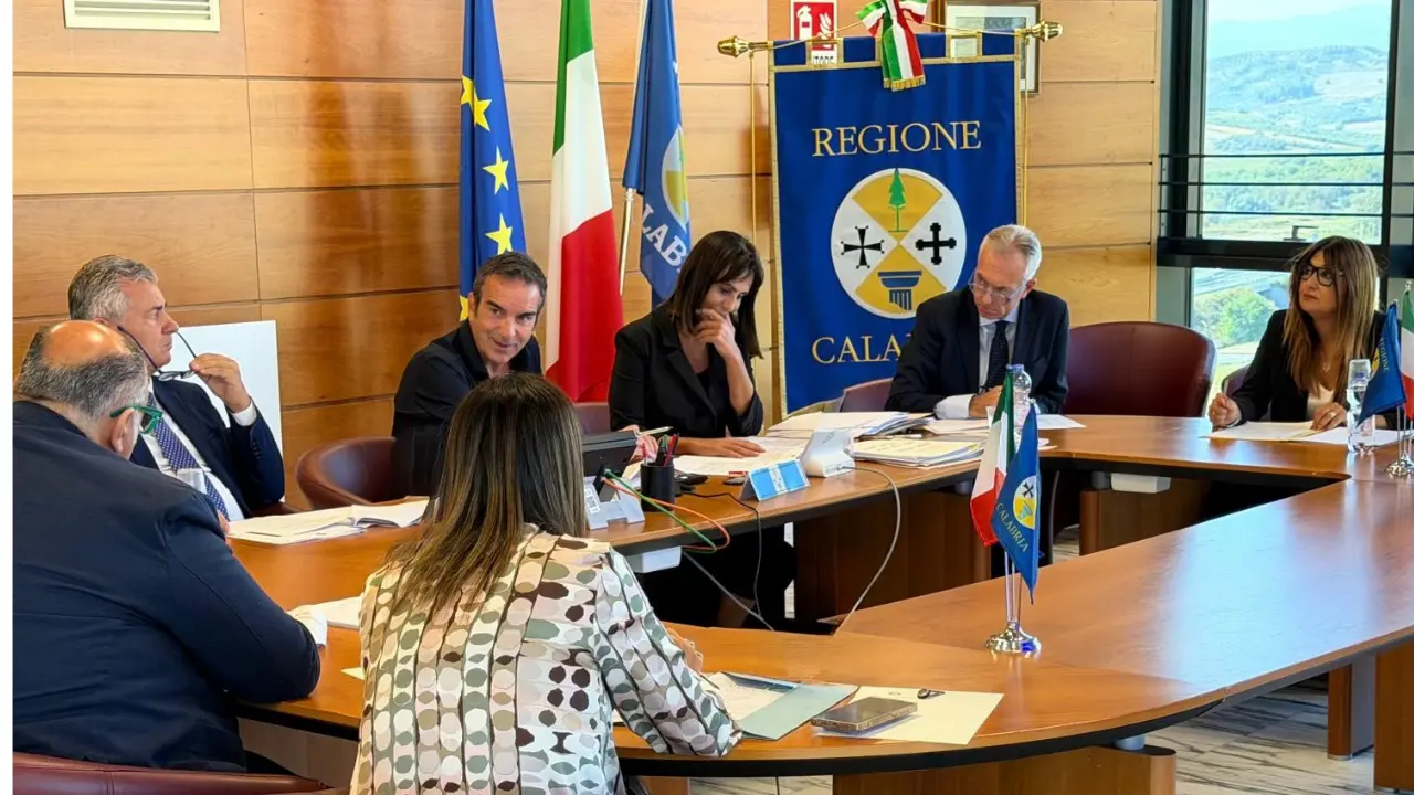 Confini tra Zambrone e Zaccanopoli, la Giunta regionale dà il via all’iter per il referendum: al voto le 13 famiglie di contrada Cancino\n