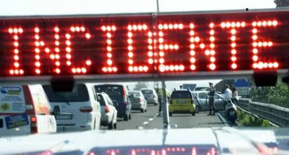 Incidente sulla 106 a Bovalino, un\u00A0morto e 4 feriti\n