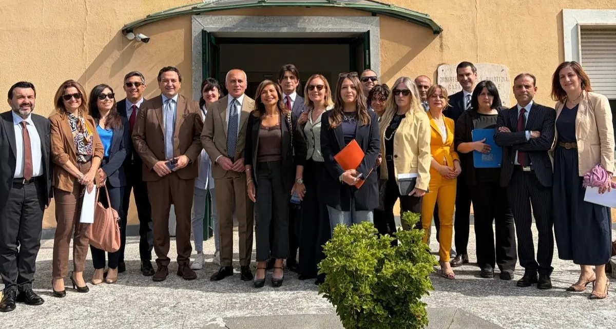 Carcere di Cosenza sovraffollato, la denuncia della Camera penale: «Diritti a rischio»\n