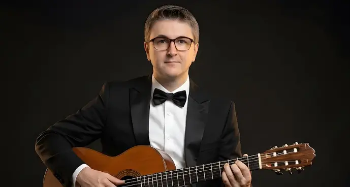 Maurizio Scicchitano conquista il web con i brani “Pensaci” e “Chissà”: l’appello ad Andrea Bocelli diventa un caso mediatico\n